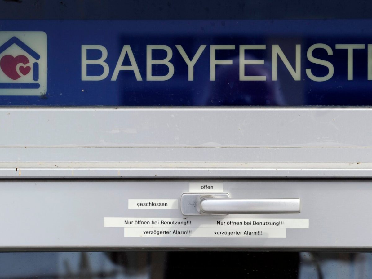 Swiss foundation marks 25 years of ‘baby boxes’ Swiss foundation marks 25 years of ‘baby boxes’