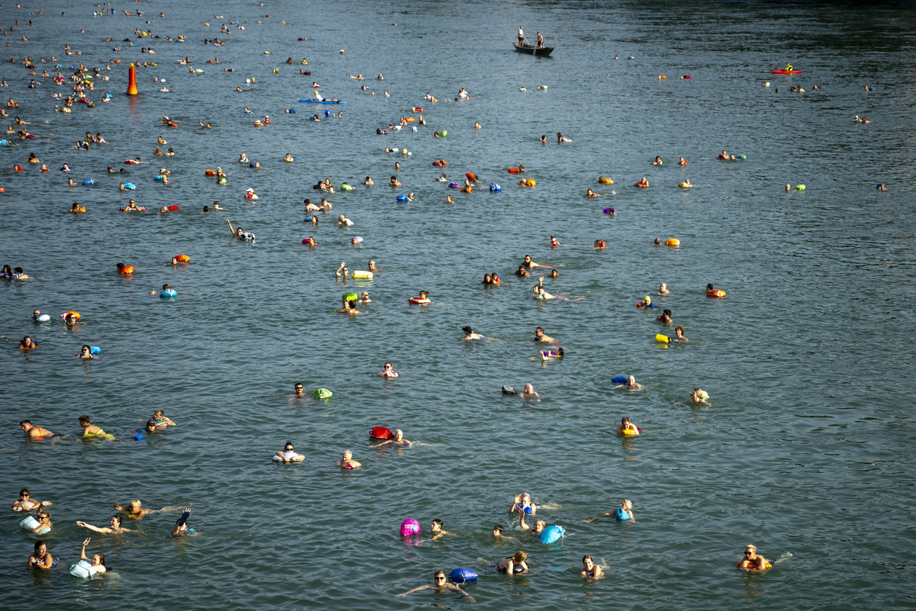 persone nel lago