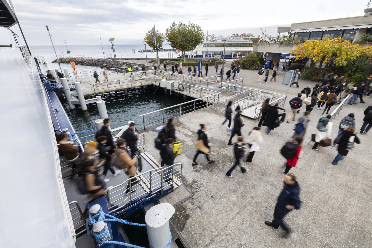 Il Naviexpress "Evian-les-Bains" collega la sponda vodese e quella francese del Lago Lemano.