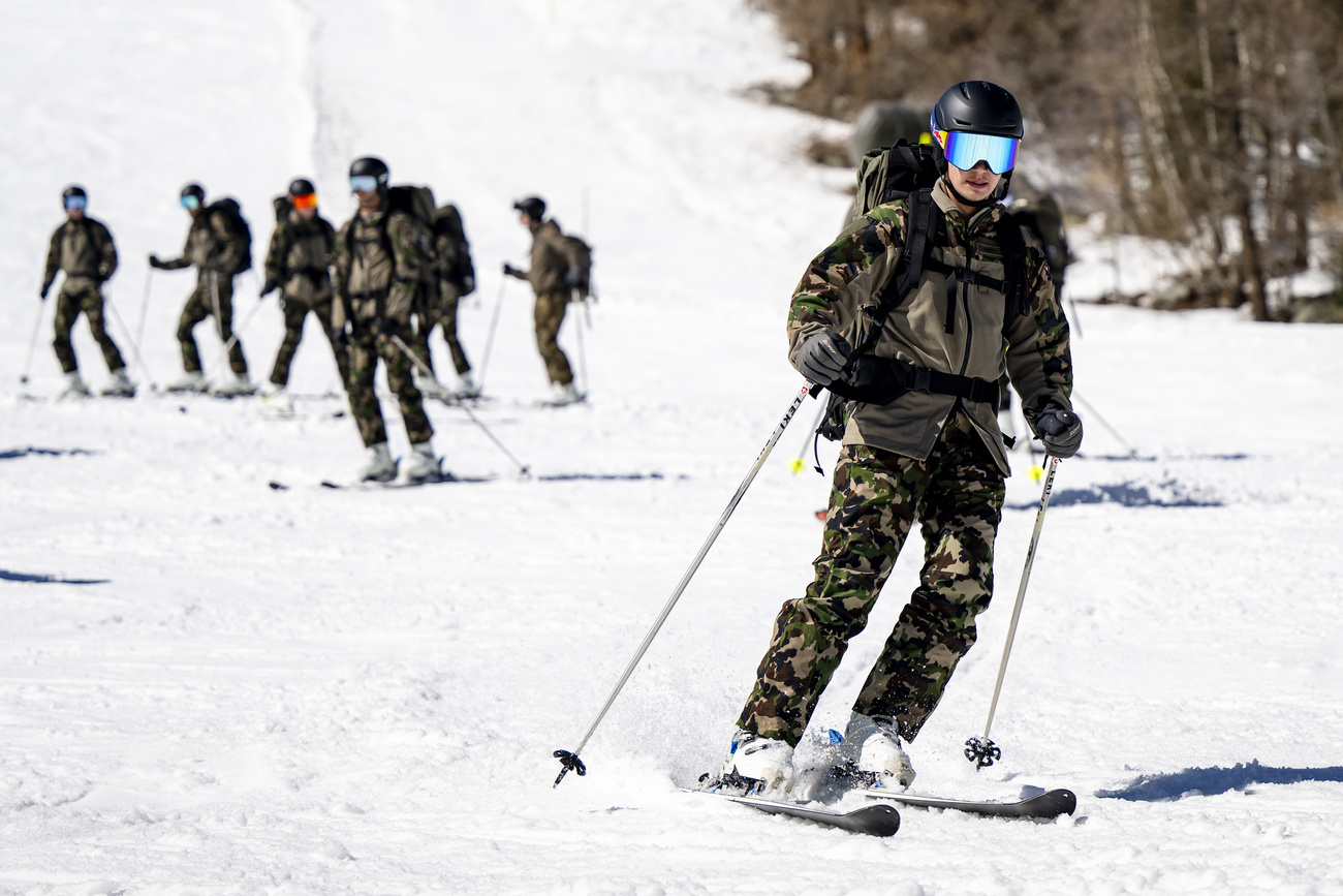 militari sugli sci