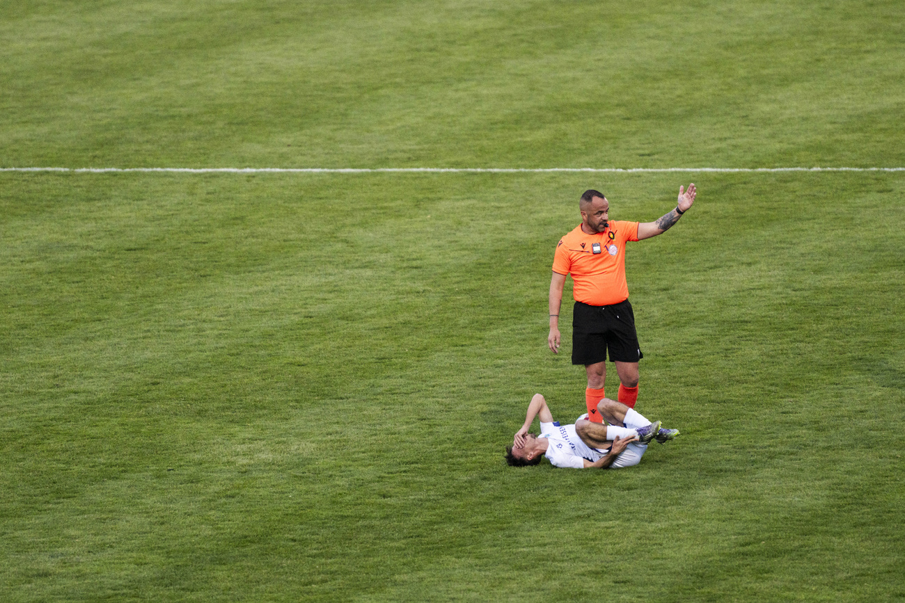 Selon la Suva, un accident de football sur trois est causé par une faute.