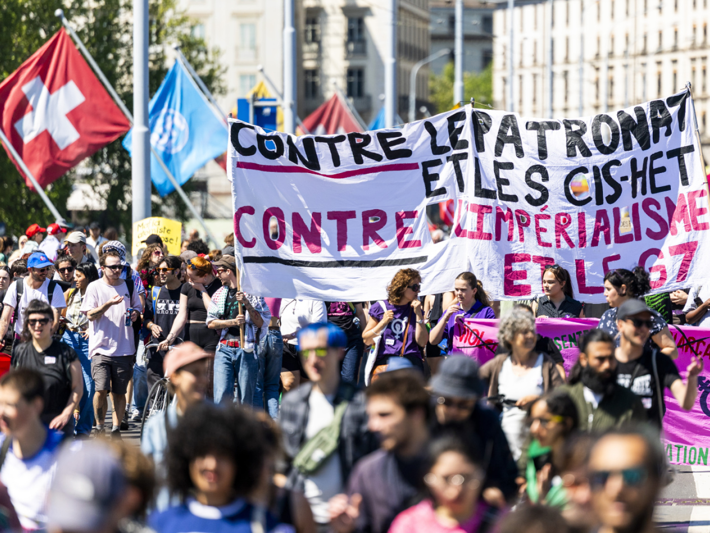 Nearly 3,000 people join May Day procession in Geneva Nearly 3,000 people join May Day procession in Geneva