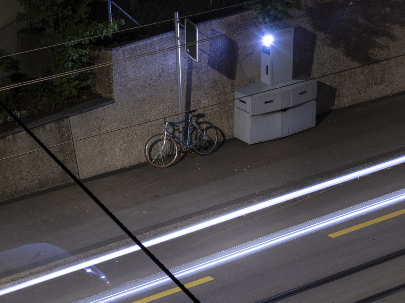 radar mobile di notte con flash acceso