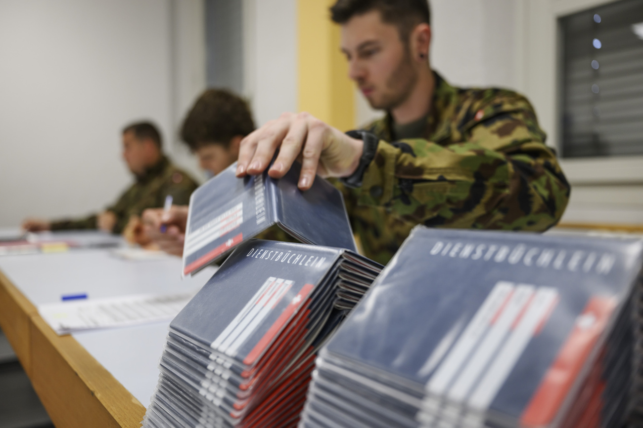 Военный билет как символ закостеневшей бюргерской Швейцарии, протокол бездумного подчинения начальству и воспитания в духе квасного патриотизма? Так думают не все.