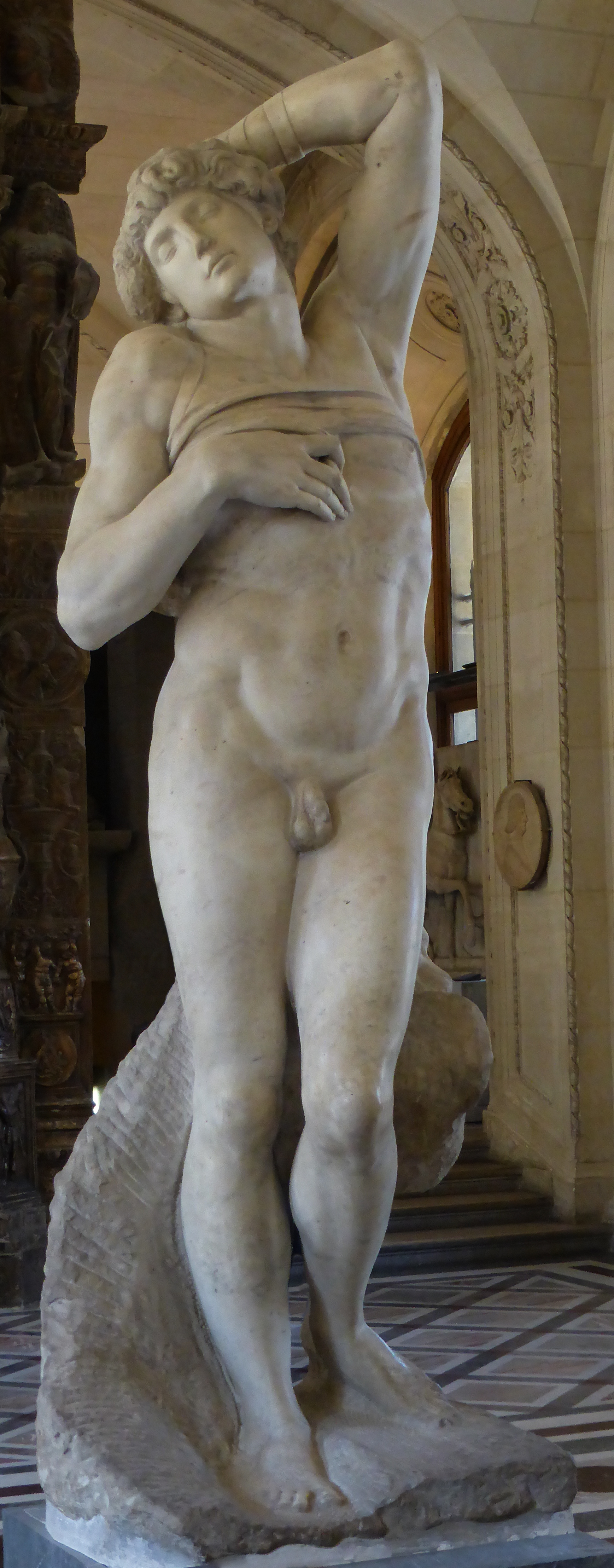 Lo "Schiavo morente" di Michelangelo al Louvre.