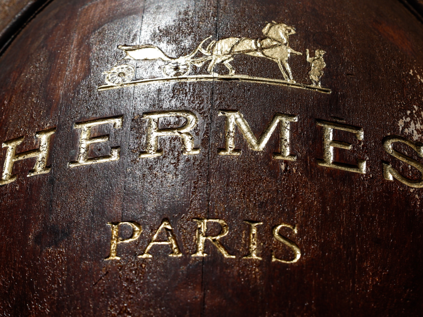Hermès/LVMH shares: three Swiss nationals under investigation in Paris