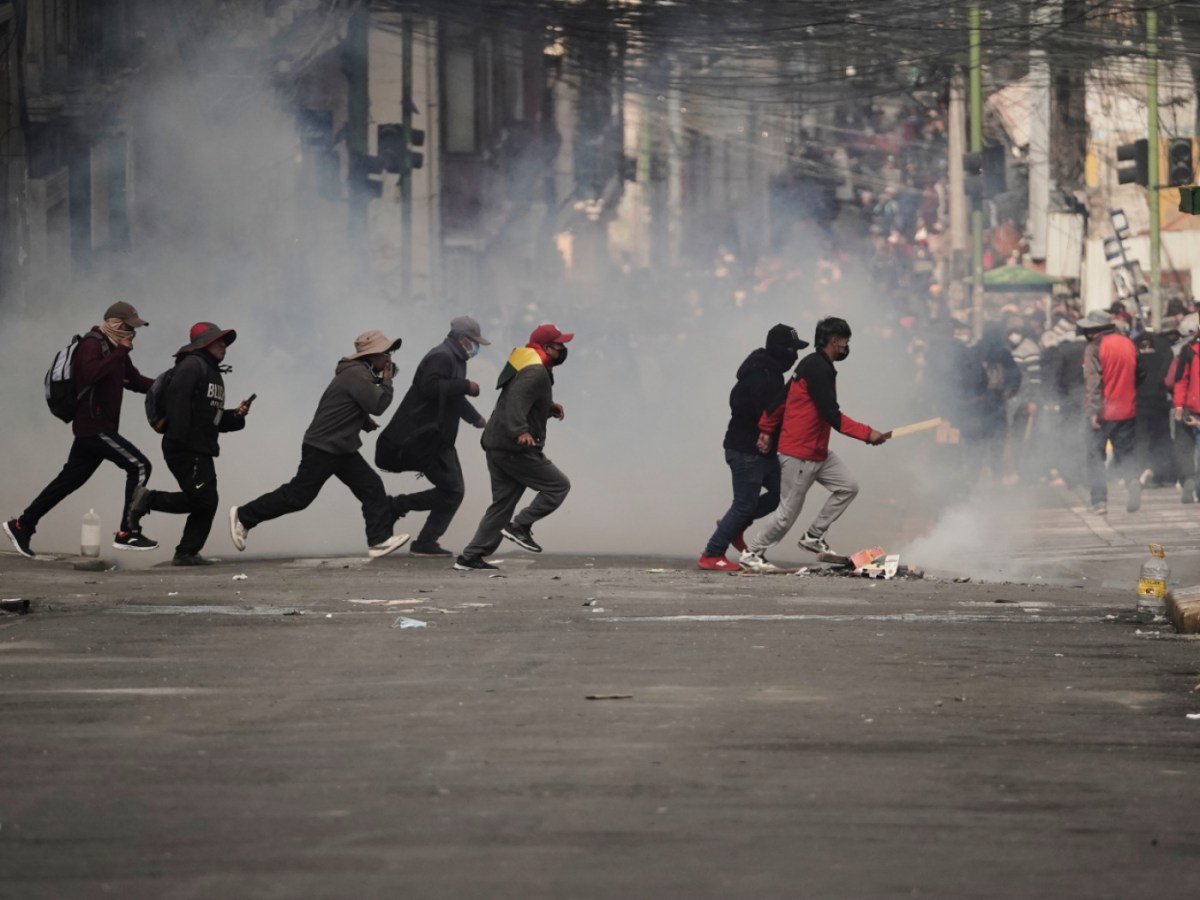 Switzerland advises against travel to Bolivia after violent protests Switzerland advises against travel to Bolivia after violent protests