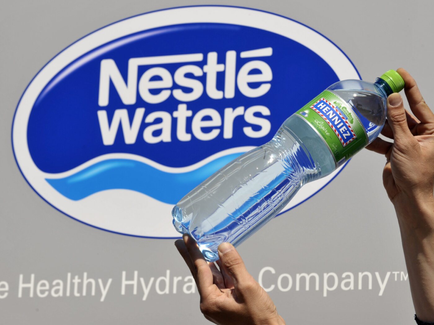 Autorità francesi perquisiscono due sedi di Nestlé Waters
