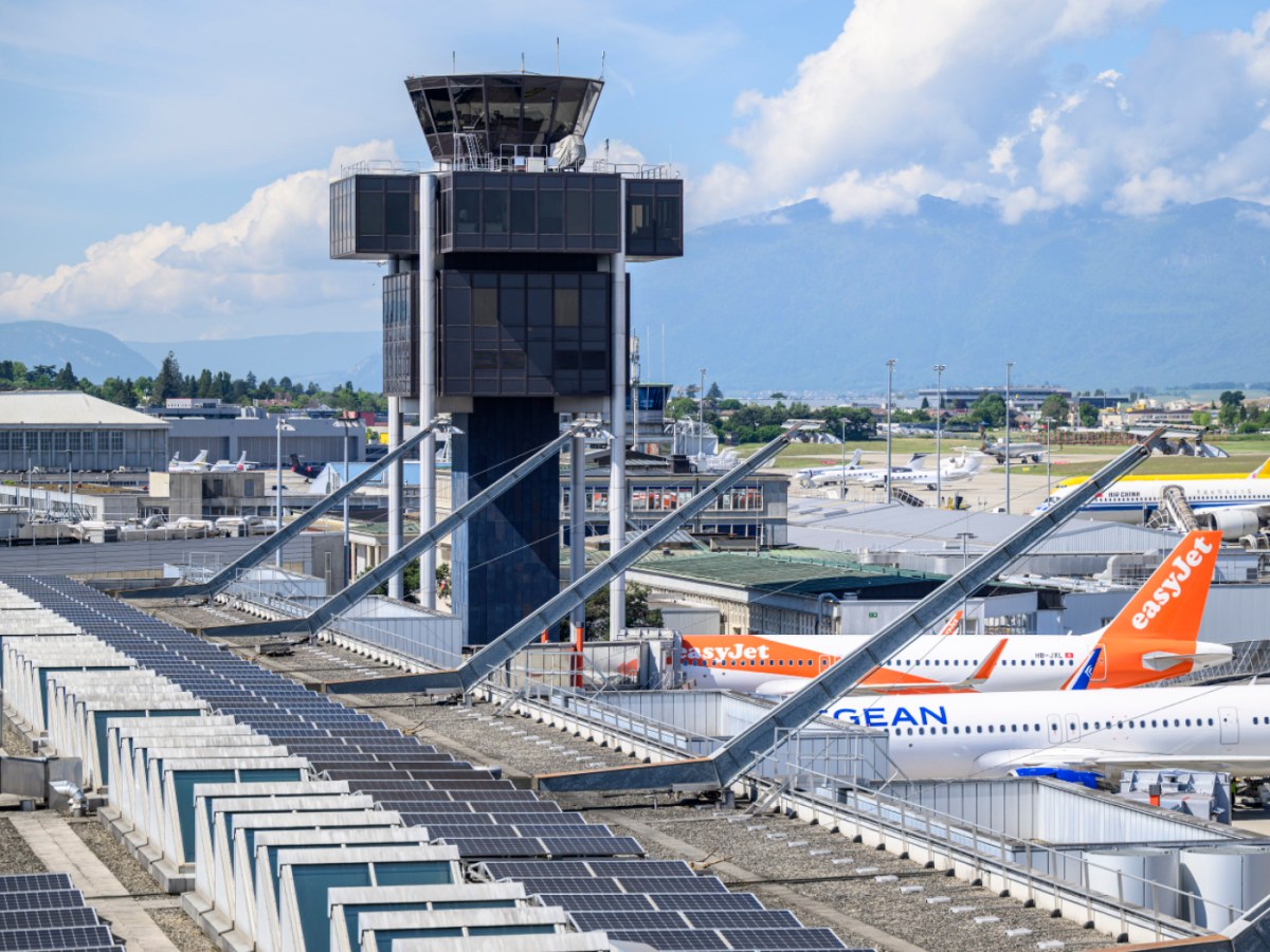 Swiss air traffic controller Skyguide to cut up to 220 jobs Swiss air traffic controller Skyguide to cut up to 220 jobs