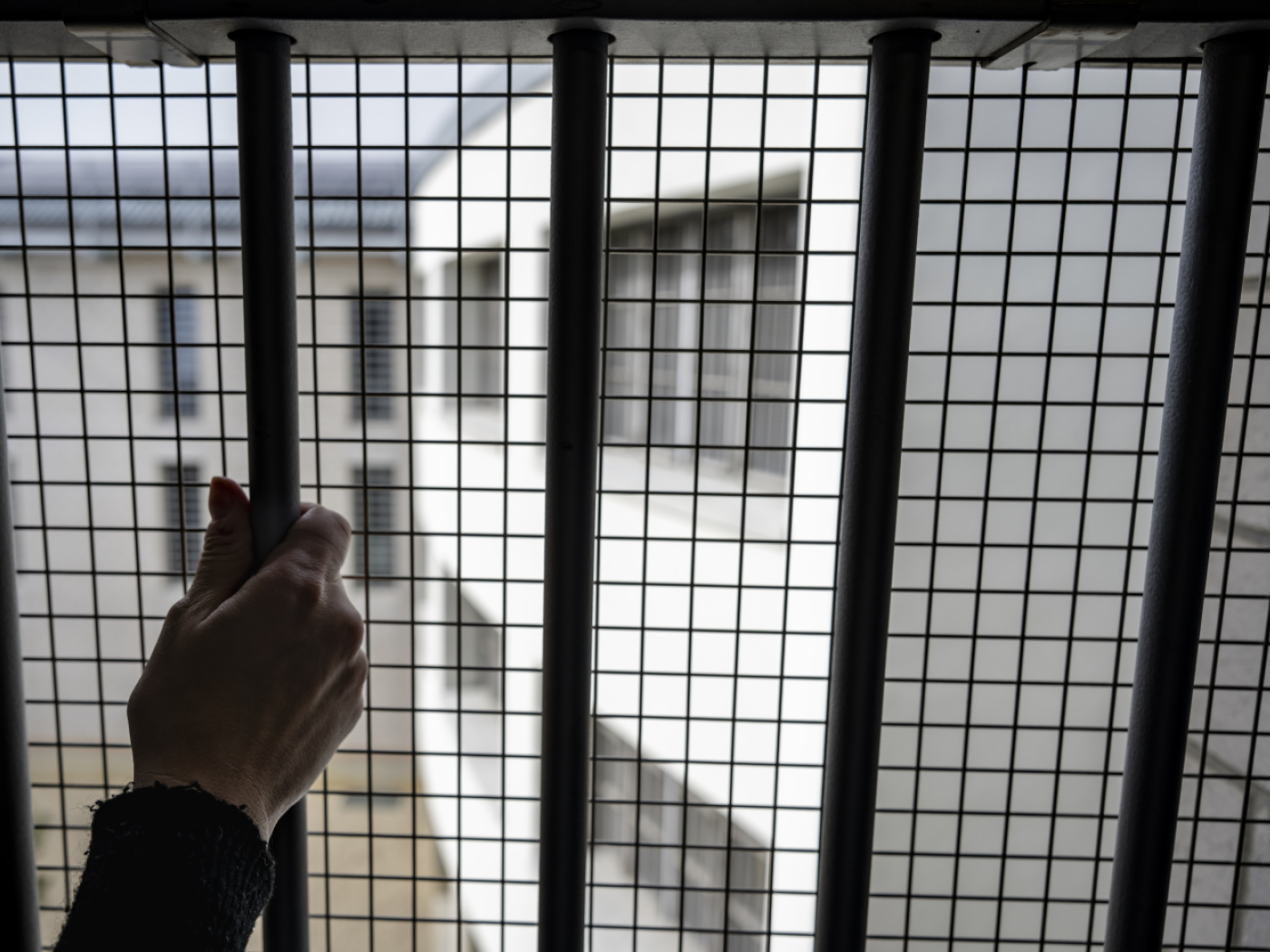 Anti-torture body criticises overcrowded Swiss prisons