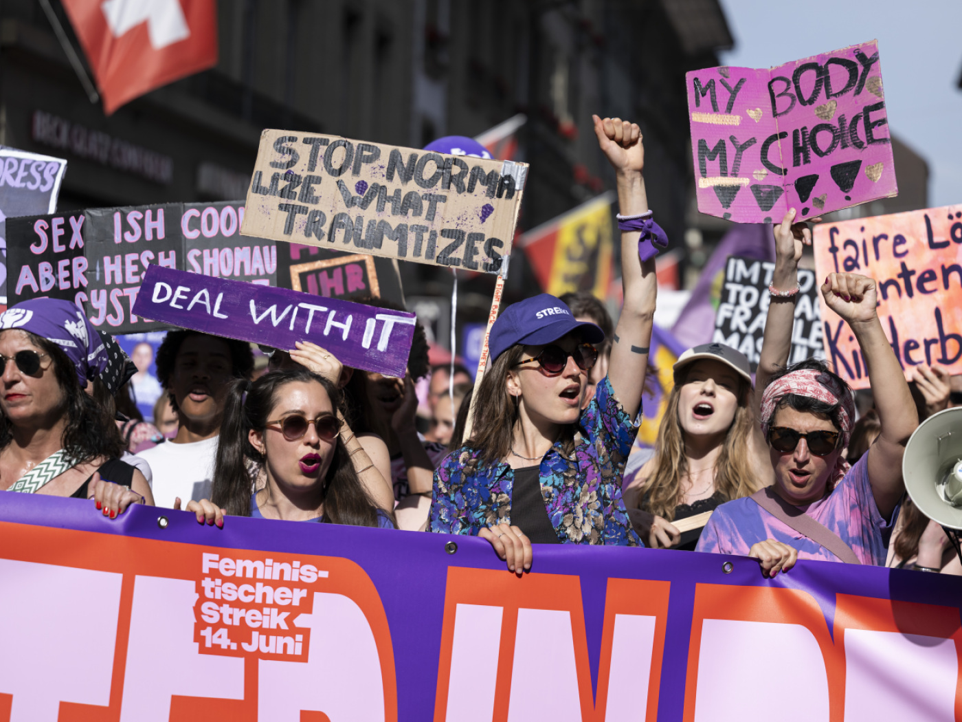donne durante lo sciopero femminista del 2025