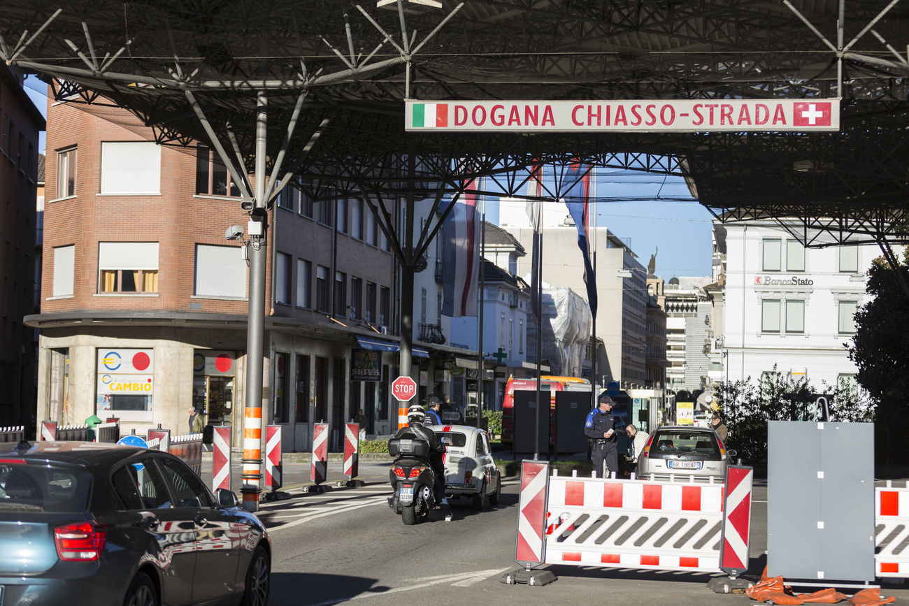Il valico doganale di Chiasso Brogeda.