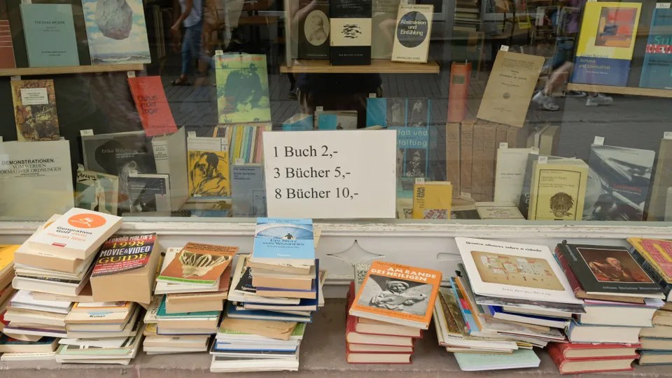 Les entreprises spécialisées dans l’IA vident les librairies d’occasion… et détruisent les livres