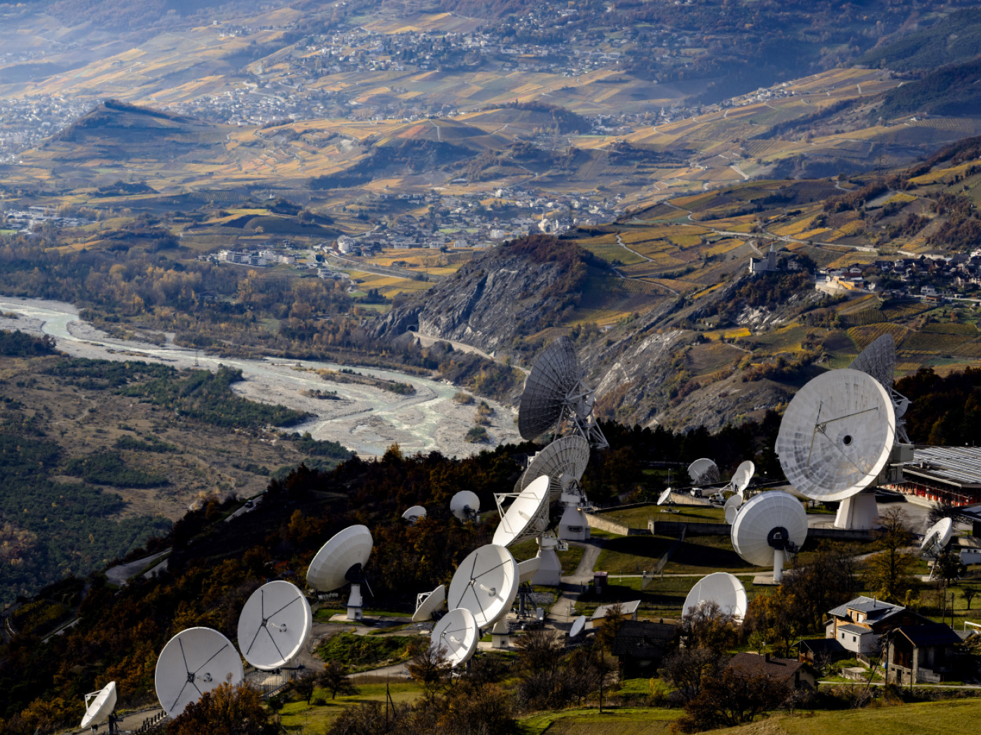 Swiss operators are keeping an eye on Starlink but are focusing on terrestrial networks