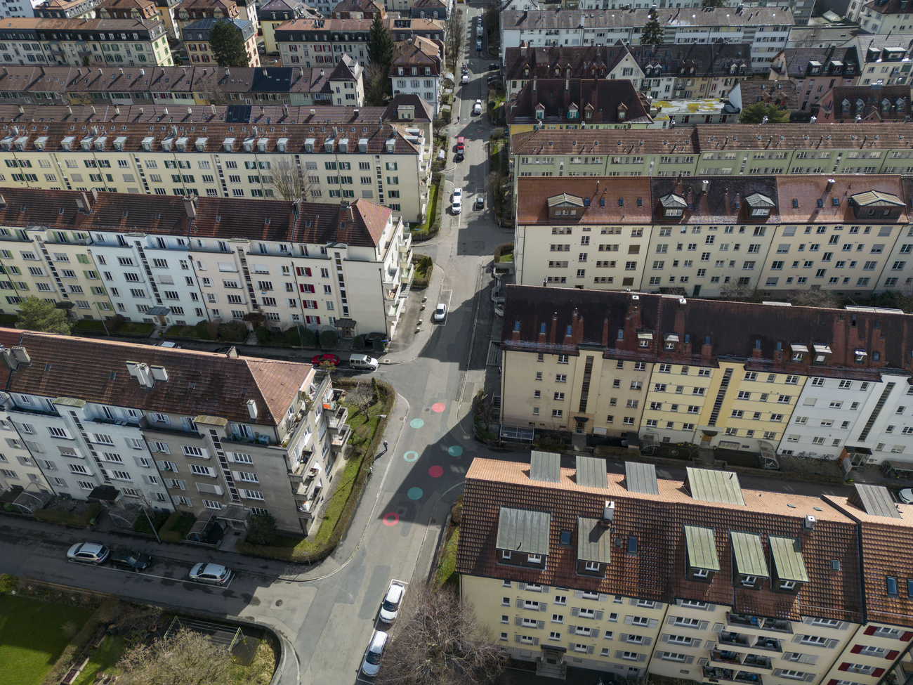 Вид на бернский район Брайтфельд. За последние десятилетия крупные города значительно сместились влево. Район, в котором находится Брайтфельд, отклонил инициативу Швейцарской народной партии (SVP), набрав 87,57 % голосов «против».