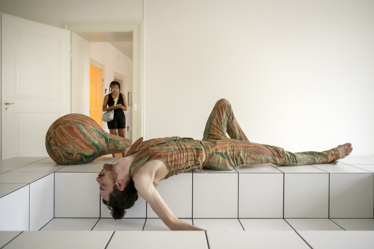 Basel Social Club yerar 4, "Bank" (2025): performance, directed by British artist Anthea Hamilton.