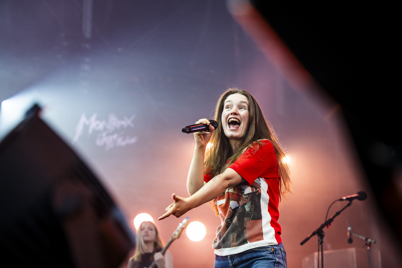 La cantante norvegese Sigrid si esibisce al Montreux Jazz Festival dello scorso anno.