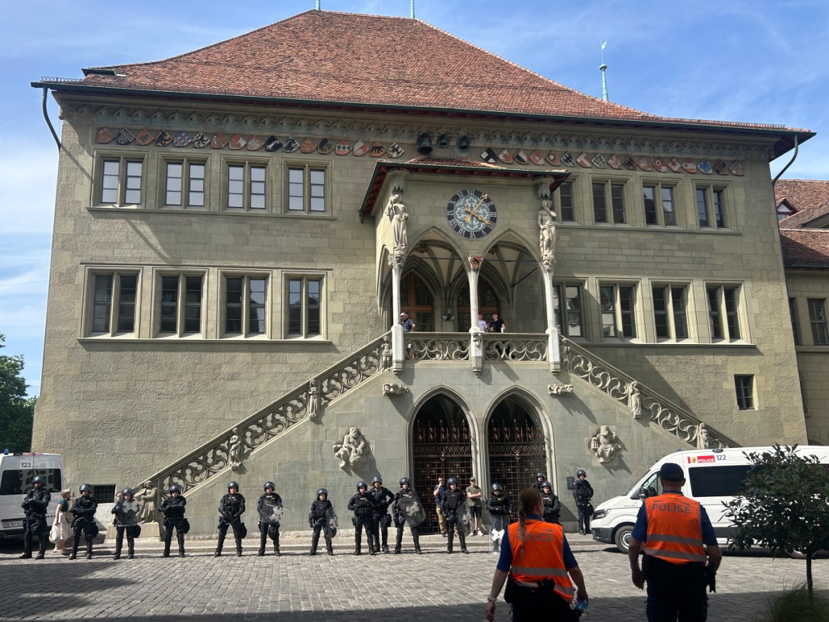 Berner Kantonsparlament fordert Verbot der Antifa