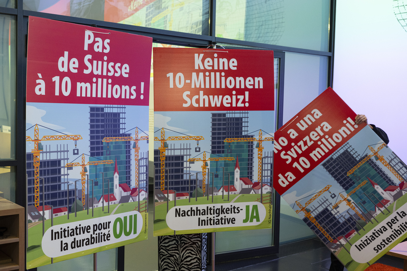 une pancarte en faveur de l'inititaive "pas de suisse à 10 millions".