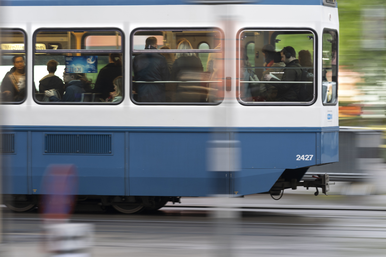 überfüllte Straßenbahn