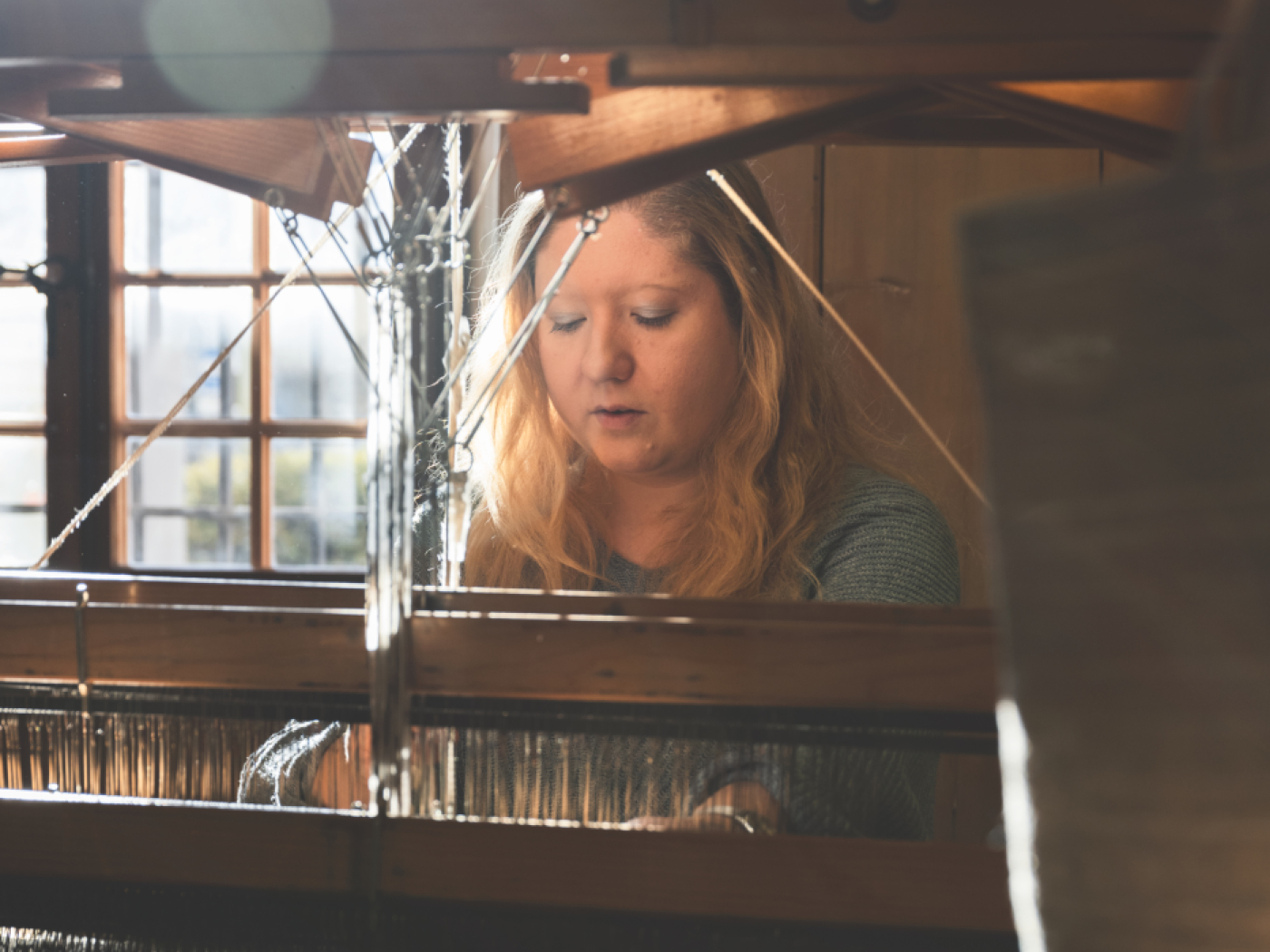 tessitrice al lavoro