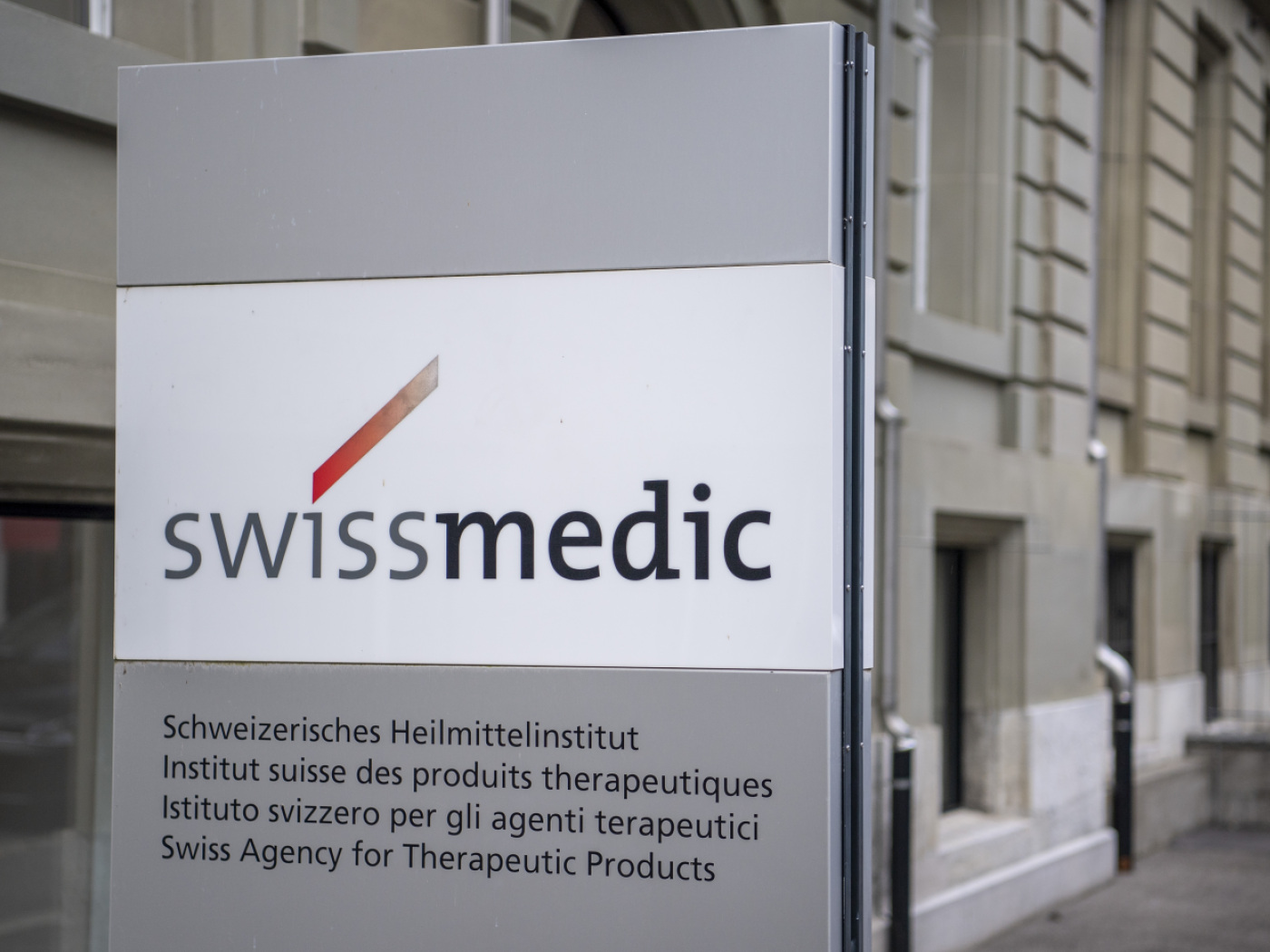 The Swiss Confederation warns against products containing peptides
