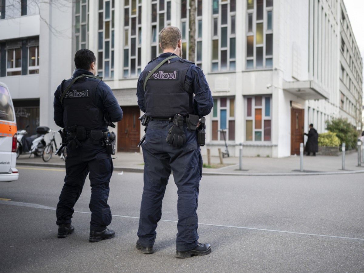Swiss youth to face trial after Jewish man stabbed Swiss youth to face trial after Jewish man stabbed