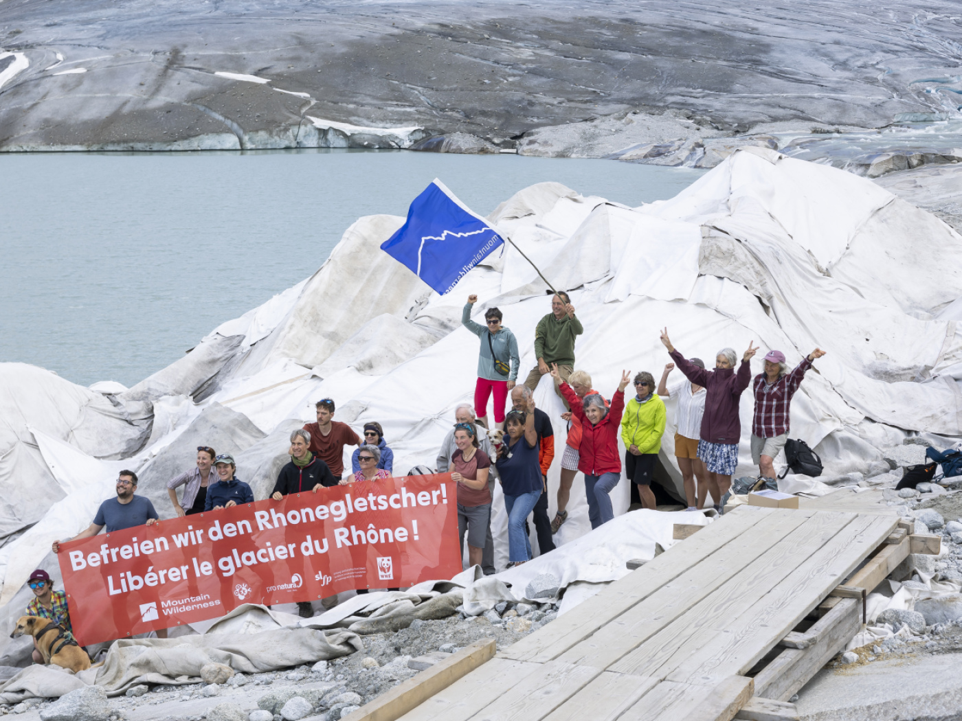 Rhône Glacier: petition against the tourist cave