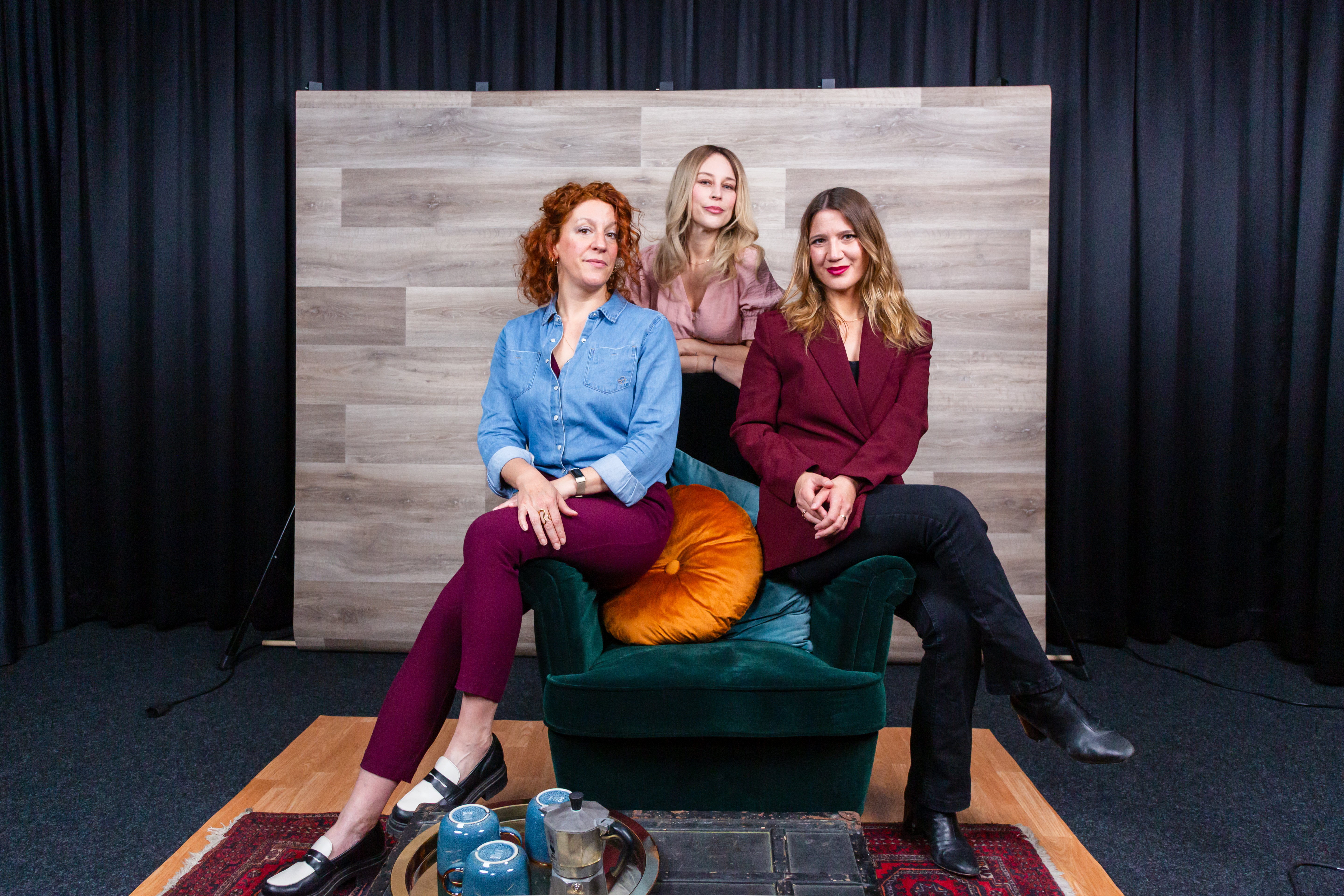 The hosts of ‘Adieu, merci la Suisse’: (from left to right) Emilie Ridard, Camille Kündig and Claire Micallef.