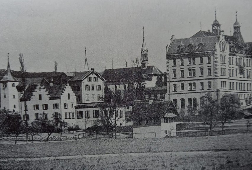 Das Kloster Baldegg mit zugehöriger Schule. Viele junge Frauen erhielten hier eine Grundausbildung und es wurden Lehrerinnen für Mädchenschulen ausgebildet. (1906)
