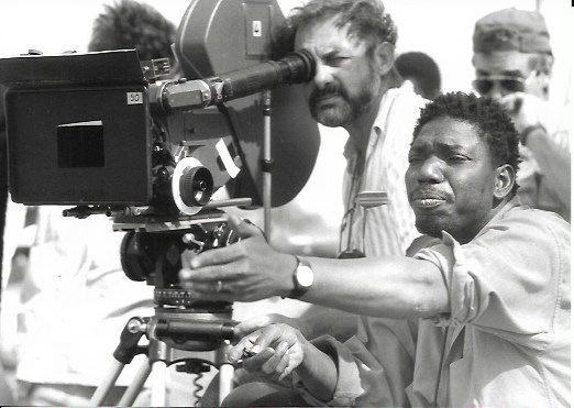 Idrissa Ouedraogo (right) in action with his director of photography Jean Monsigny during the shooting of 'Tilaï'.