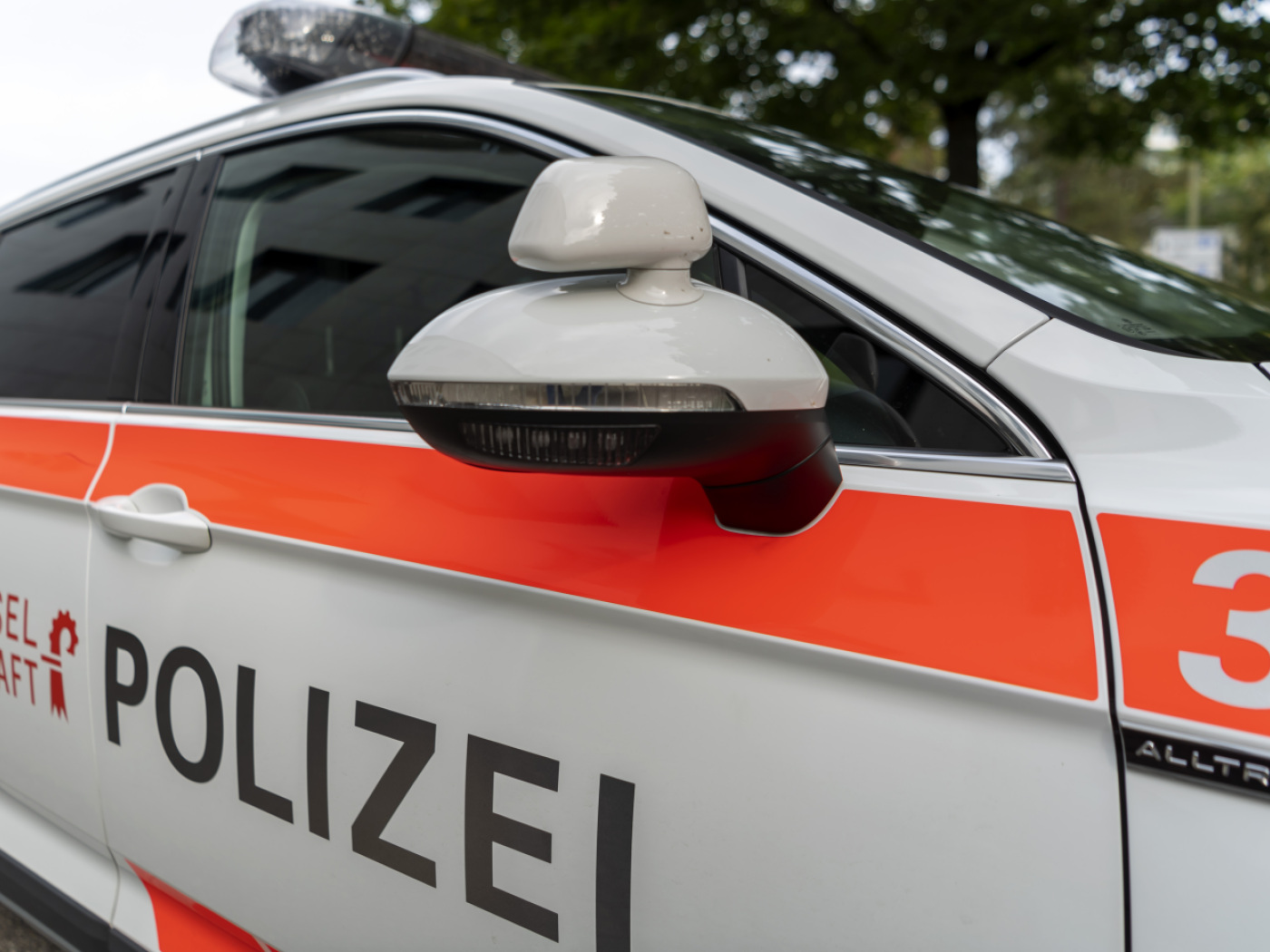 Zwei Verletzte bei Autokollision in Hölstein BL