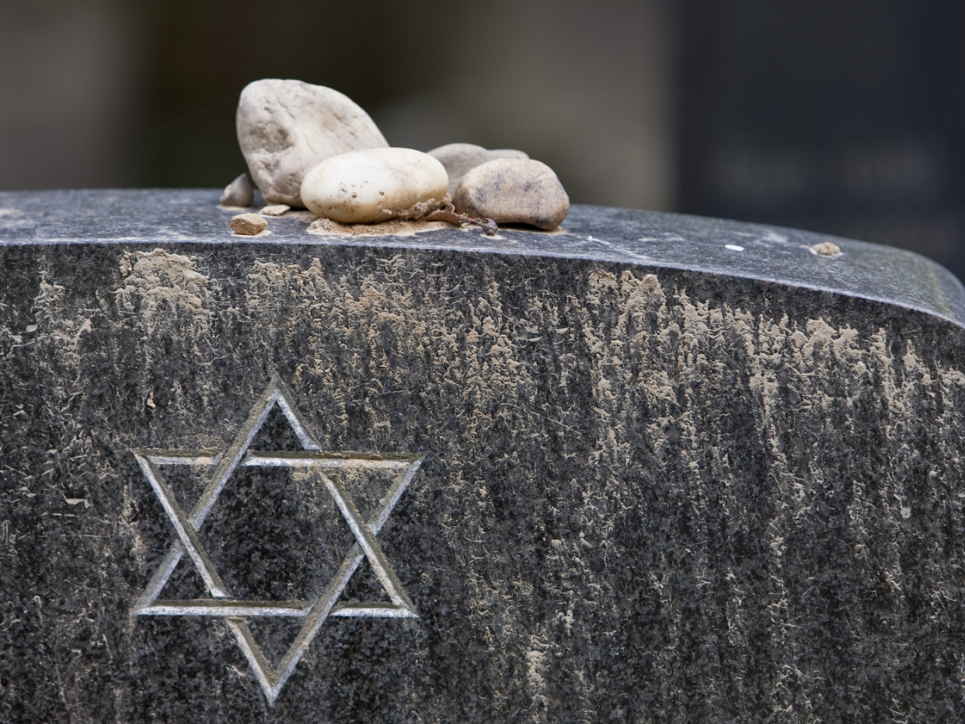 Solution for Jewish and Muslim graves at Freiburg cemetery