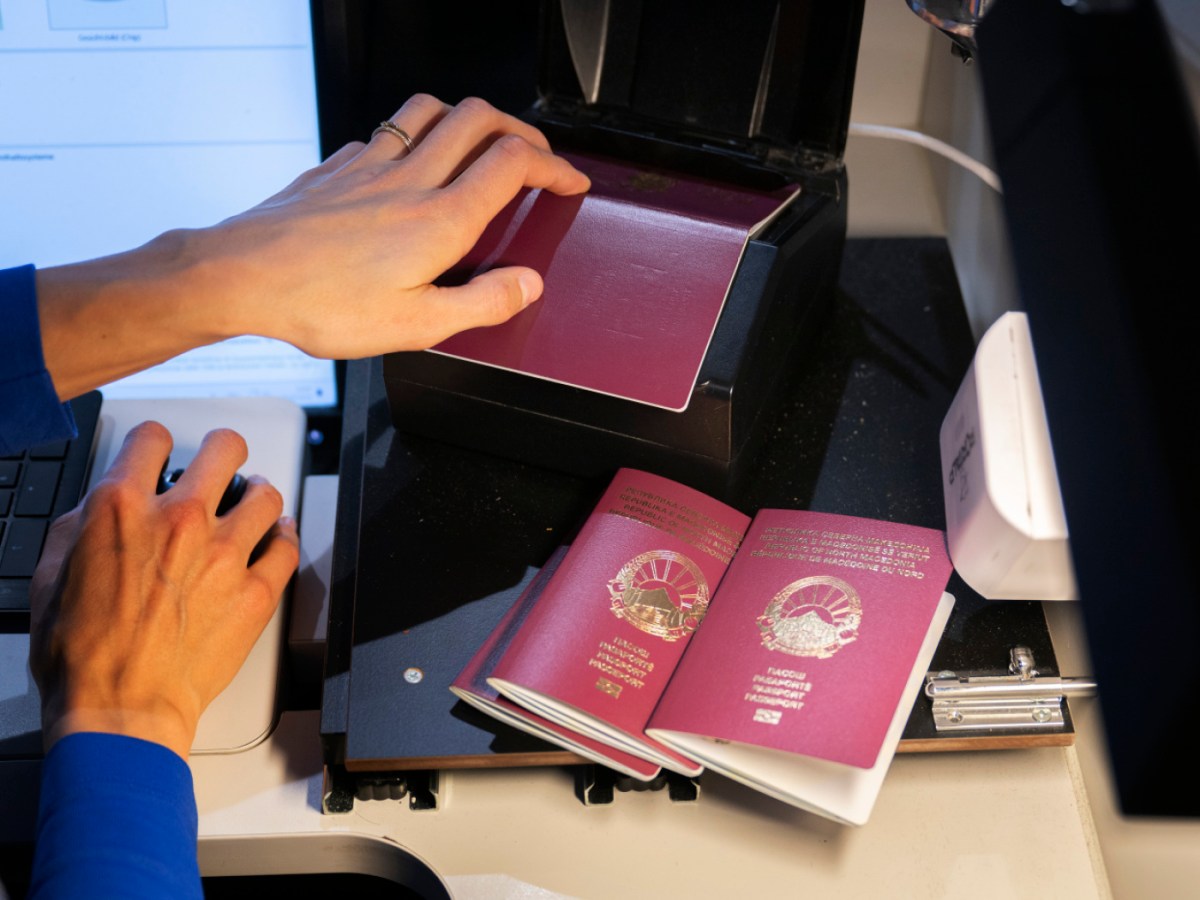 New entry system leads to longer waits at Swiss airports New entry system leads to longer waits at Swiss airports