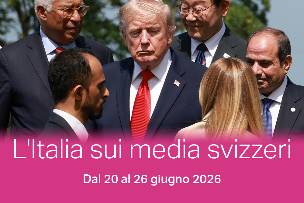 Trump e Meloni con altri capi di governo quasi pronti per la foto di rito.