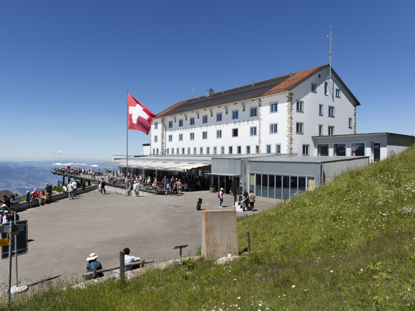 Swiss hotel sector continues to see fewer overnight stays in June