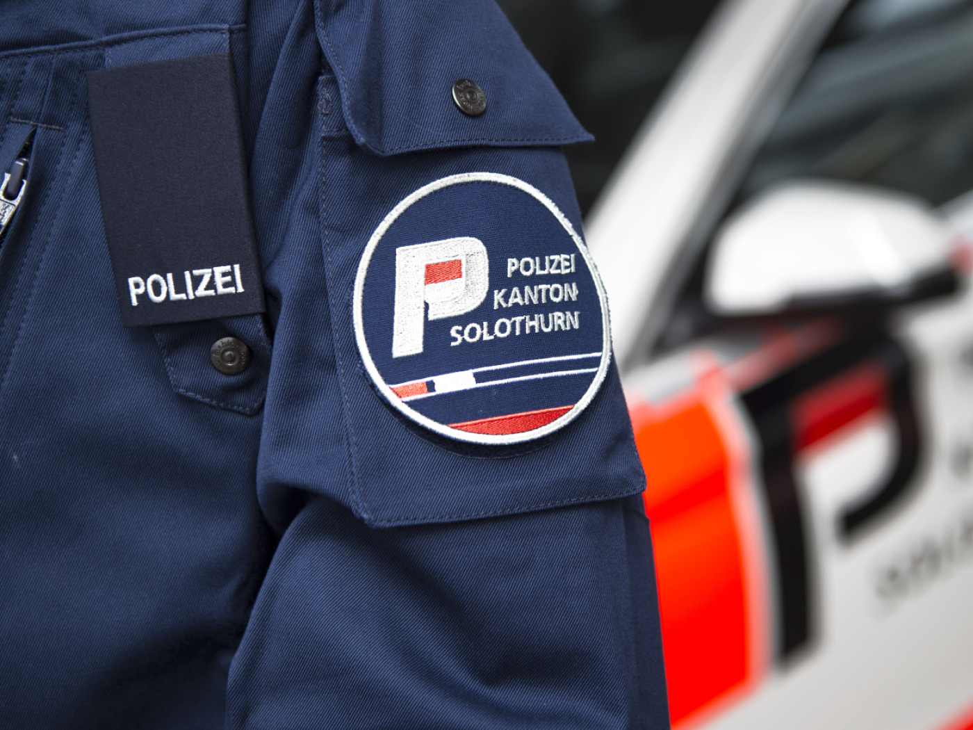 Police fire shots during a break-in at a gun shop in Solothurn