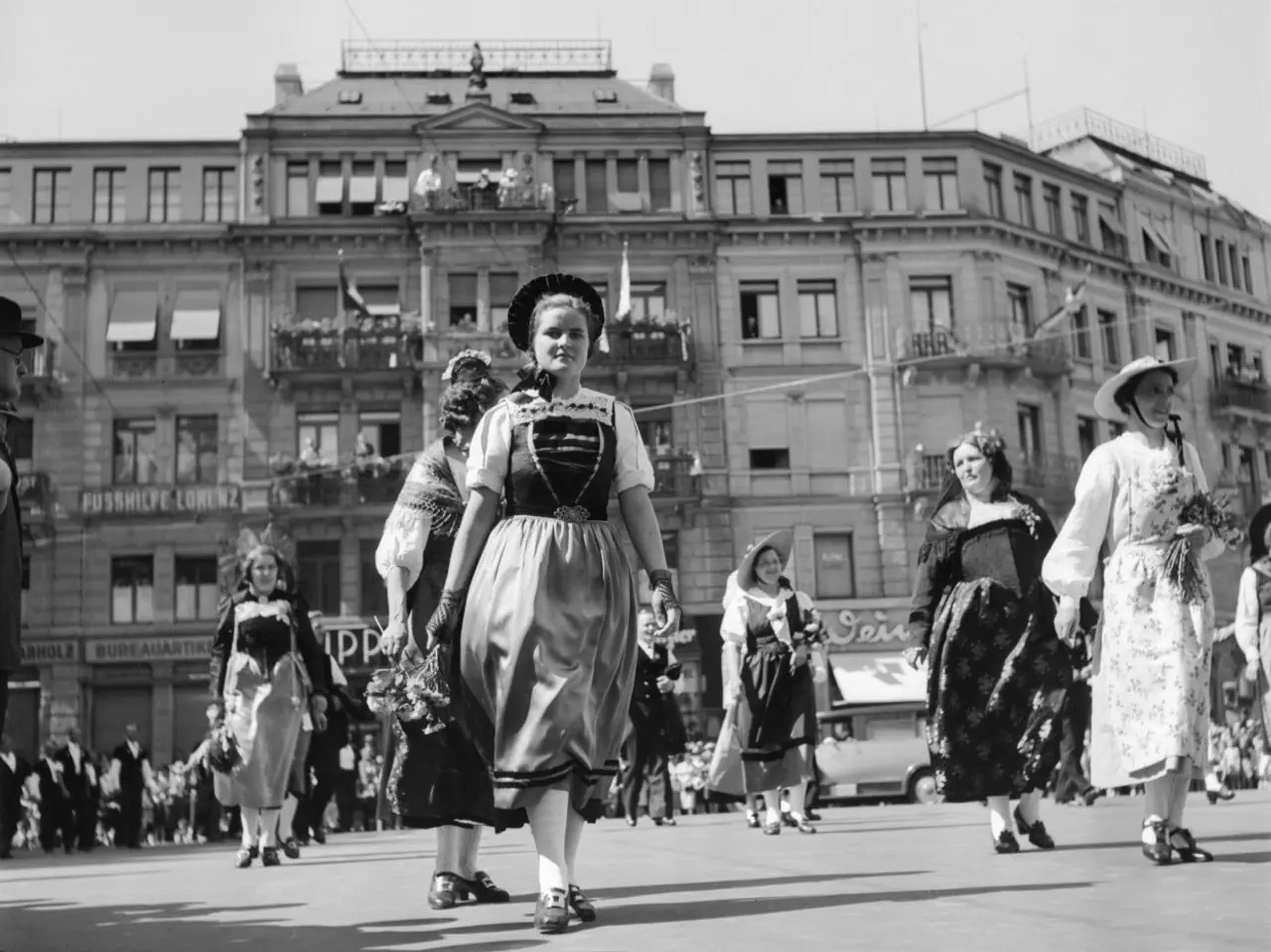 Bâle, Lucerne, Saint-Gall, Brigue : la Fête fédérale de yodel s'est déjà déroulée dans toute la Suisse. En 1939, le cortège solennel de la 6e édition a défilé dans les rues de Zurich.