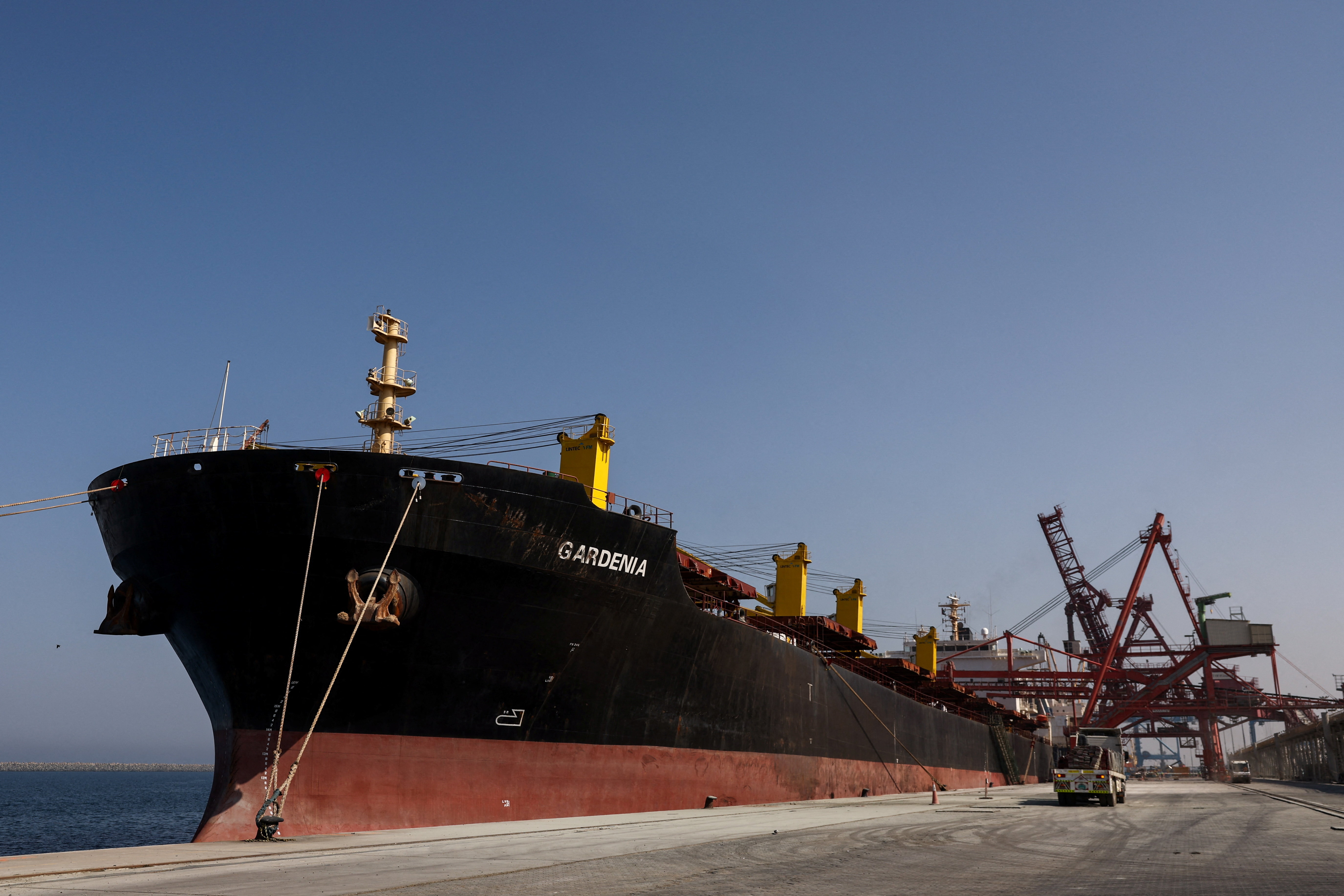 A bulk carrier docked at the Port of Fujairah, as the U.S.-Israel conflict with Iran limits marine traffic in the Strait of Hormuz, in Fujairah, United Arab Emirates, May 6, 2026. REUTERS/Amr Alfiky