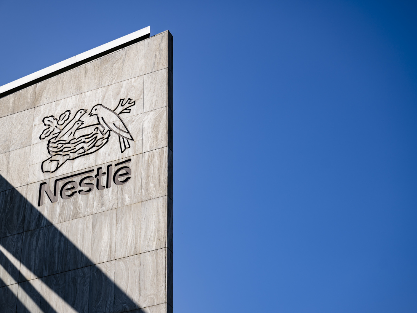 Nestlé is to close a factory in Hungary at the end of the year