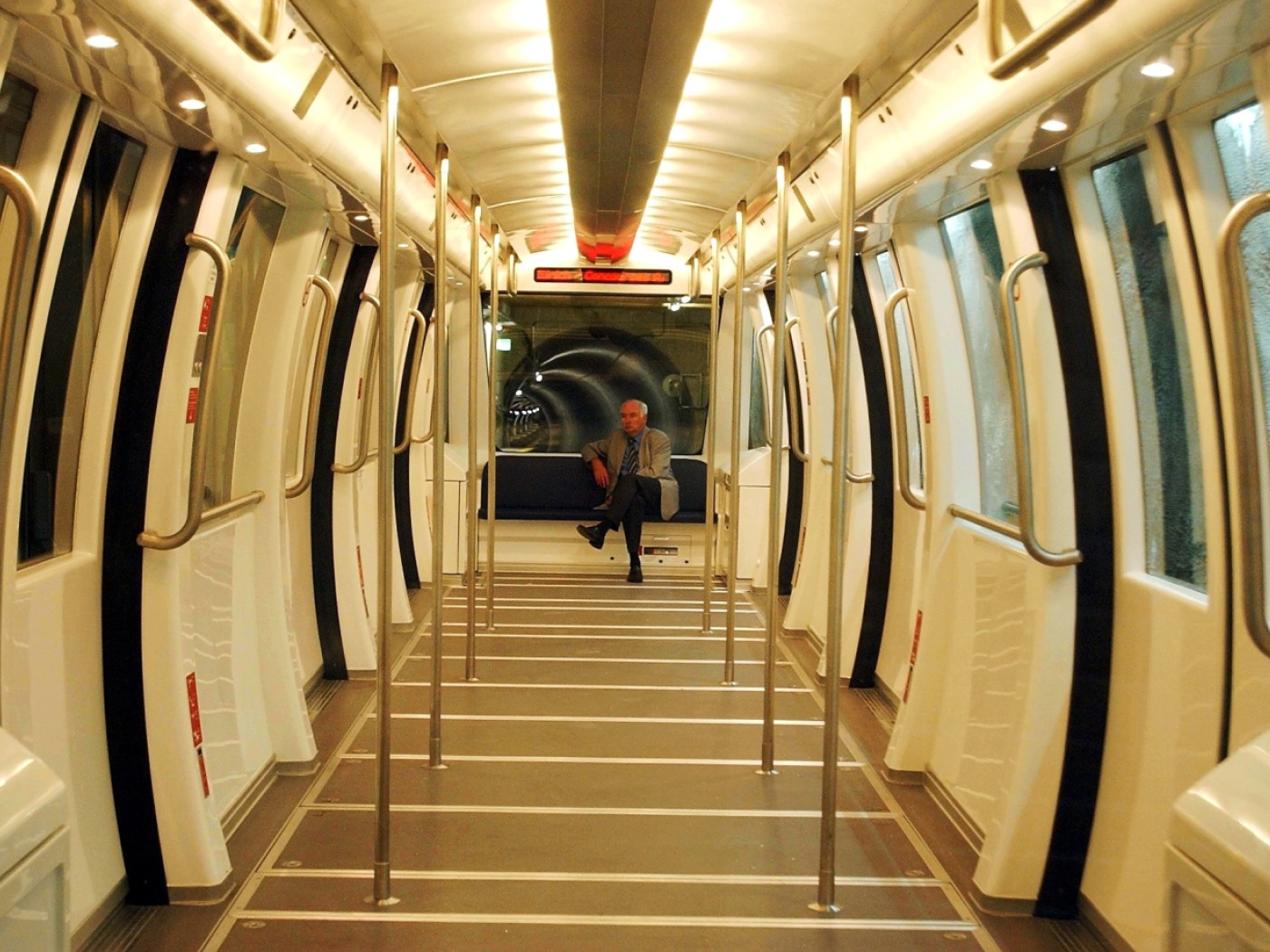 Zurich Airport forced to evacuate passengers from Skymetro