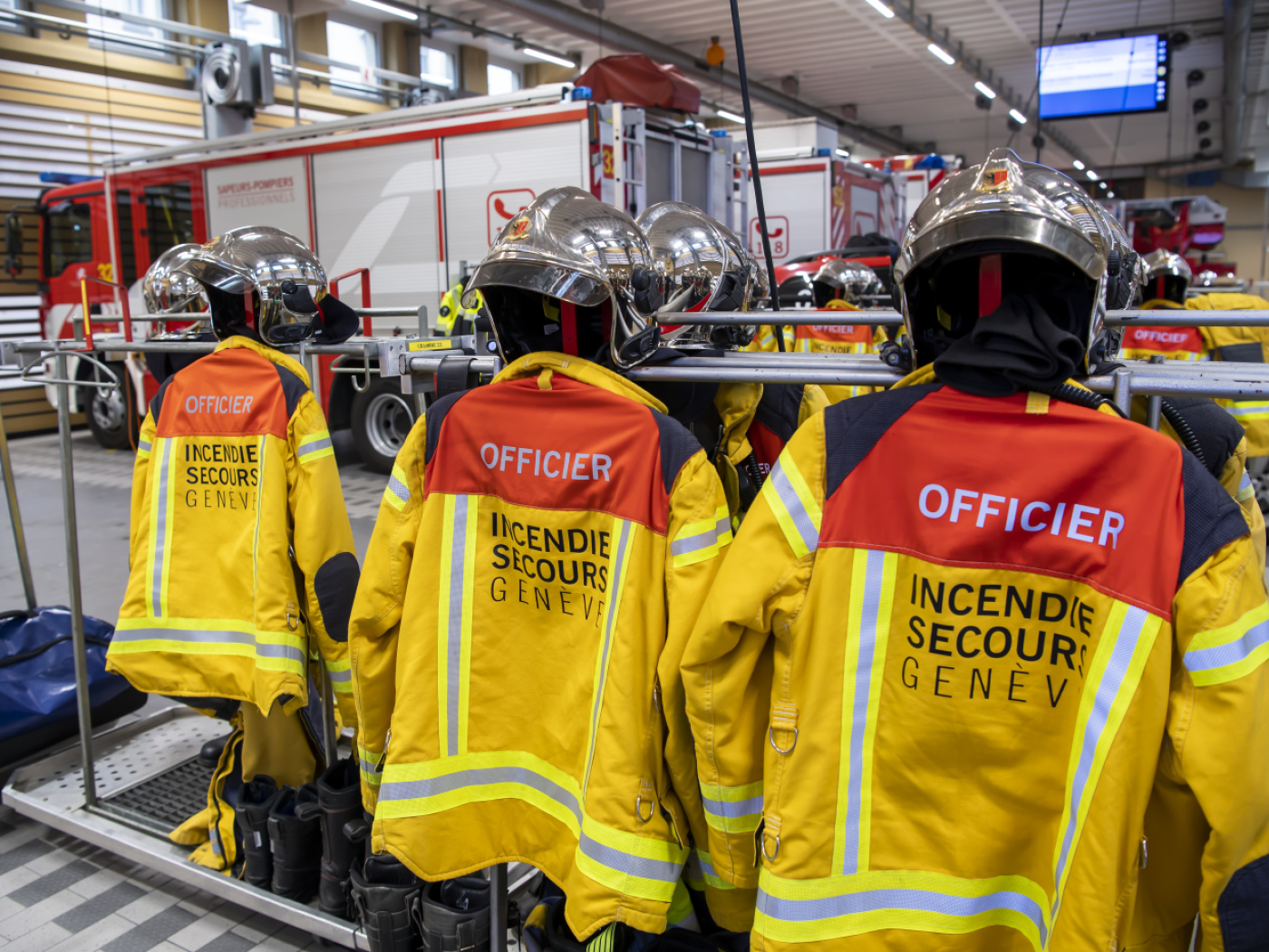 Around 30 firefighters from French-speaking Switzerland have been sent to Bordeaux as reinforcements