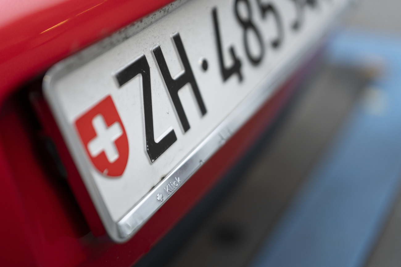 En Suisse, les signalements de harcèlement via la plaque d’immatriculation se multiplient