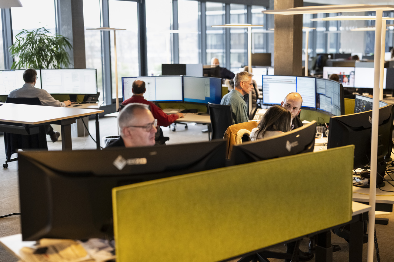The newsroom of the Keystone-SDA-ATS news agency, where many of the ‘Latest News’ articles translated into English by Swissinfo are written.