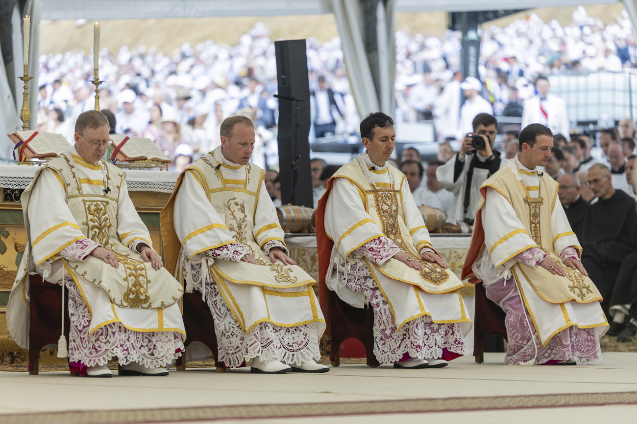 I quattro nuovi vescovi della Fraternità San Pio X.