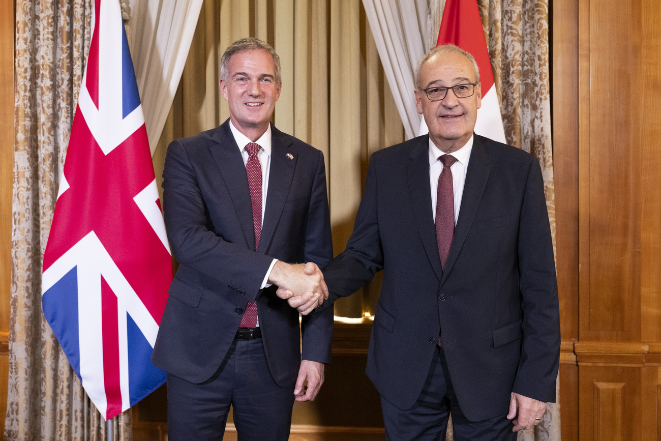 Peter Kyle e Guy Parmelin.