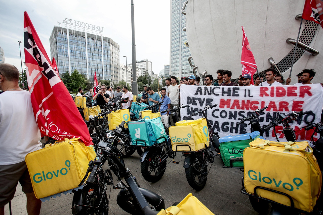 persone che manifestano