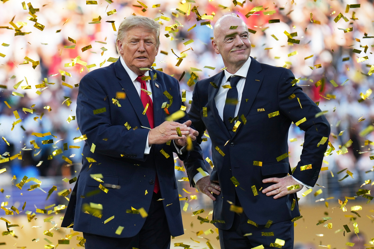 Donald Trump e Gianni Infantino al termine della finale della Coppa del Mondo tra Spagna e Argentina, 19 luglio.