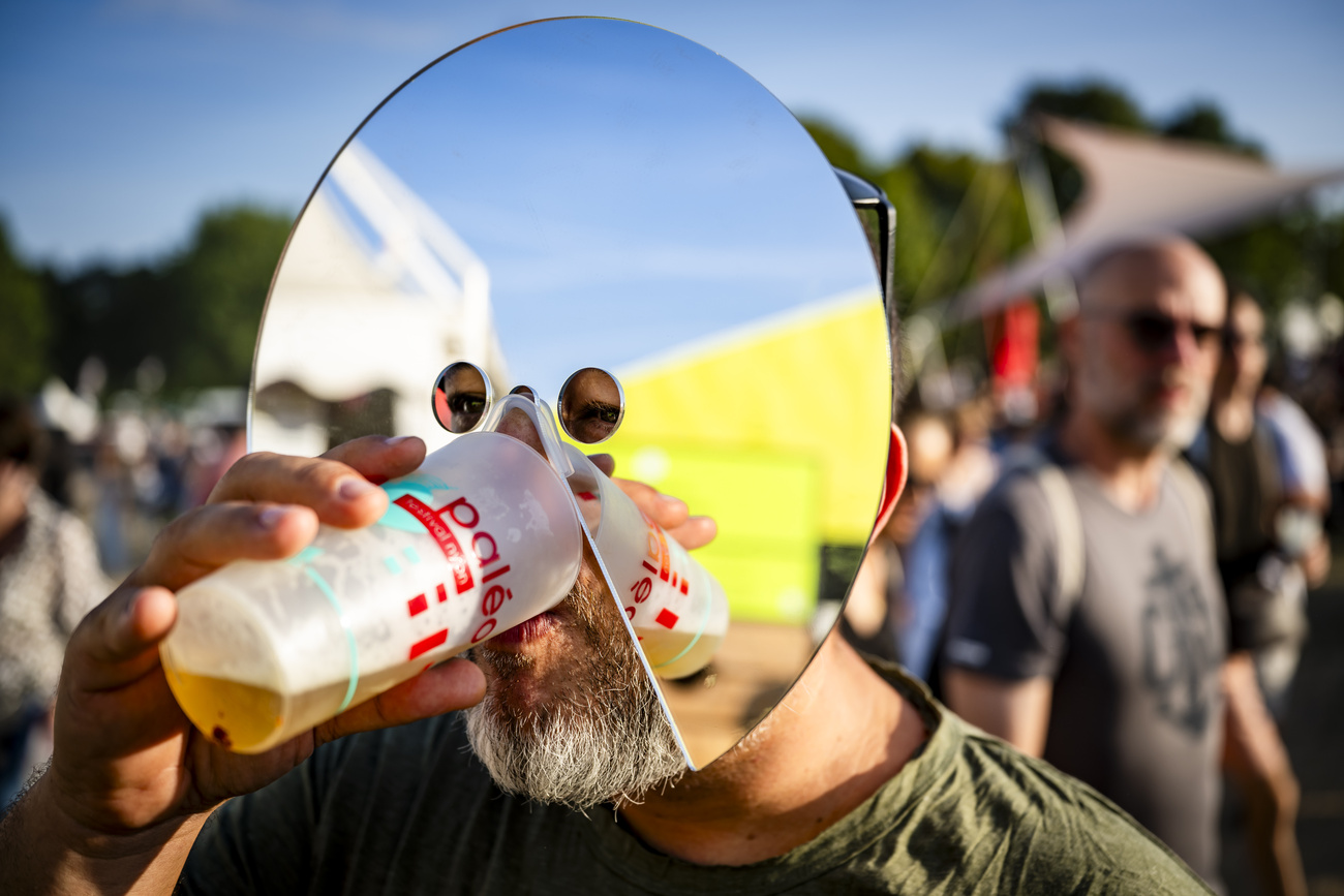 Al Paléo Festival di Nyon, magari in modo eccentrico, si trova sempre il modo per mandar giù una birra fresca.