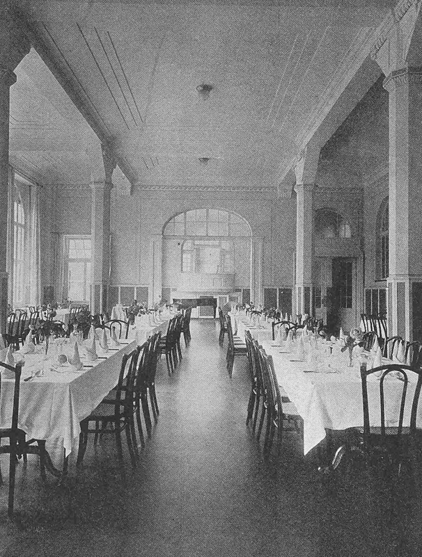 Una sala da pranzo antica.
